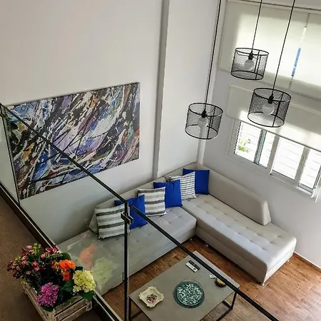 House Loft アパート カラマタ